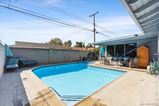 $865,000 | 11518 205th Street, Lakewood, CA 90715