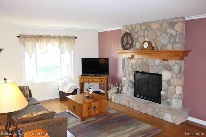 66501 Powell Road Washington, MI 48095 - Photo 7 of 24 Living Room 1.jpg