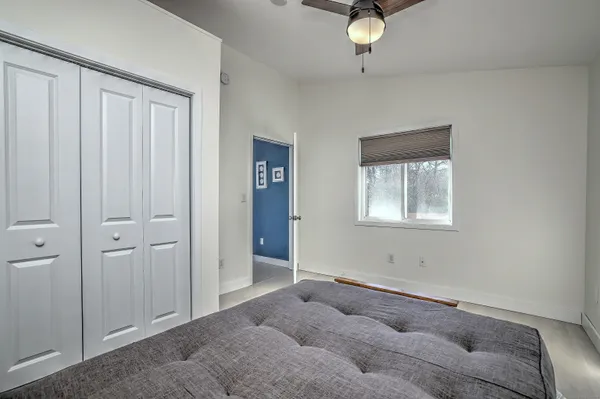 a view of livingroom with workspace