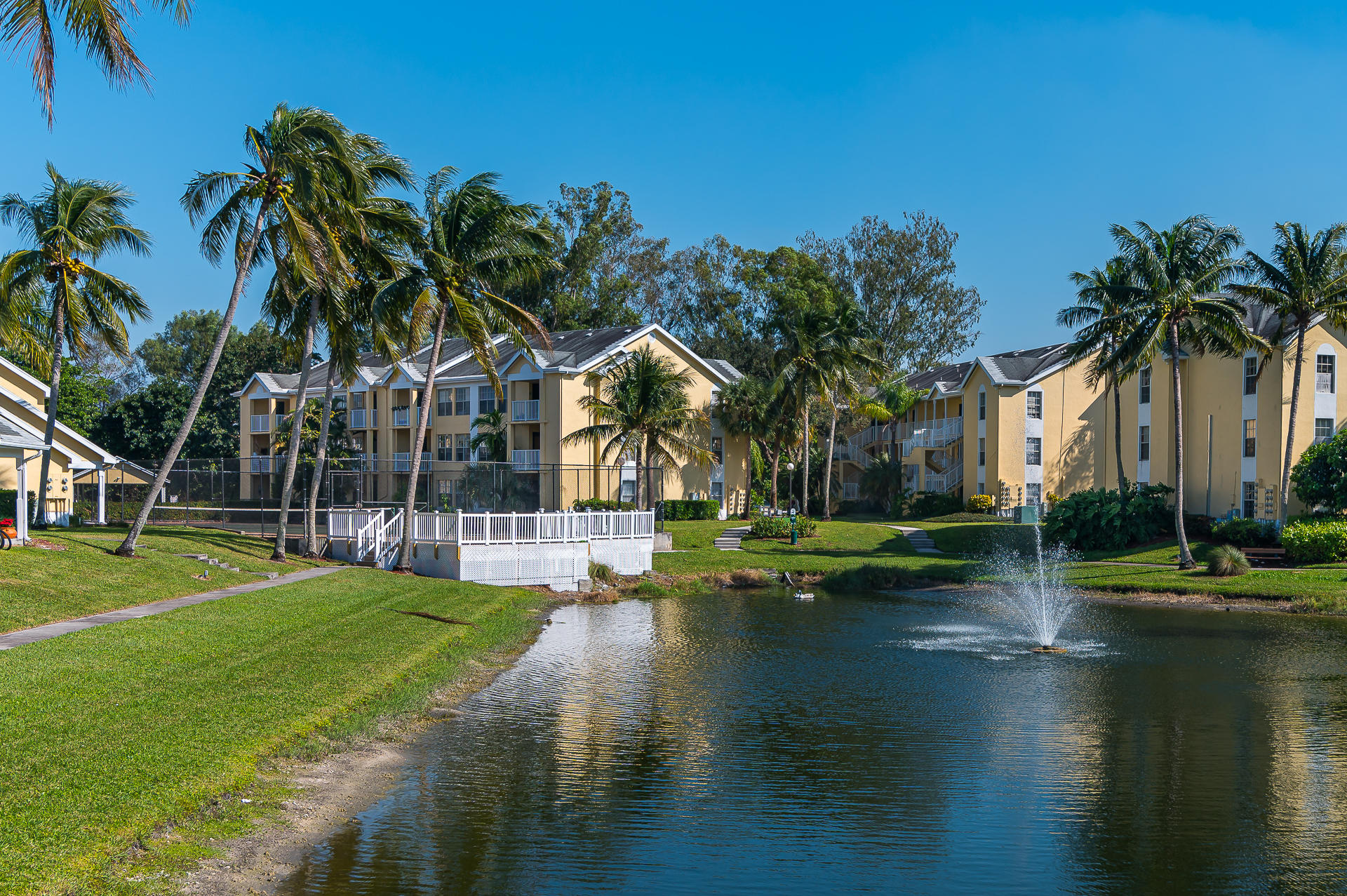 6299 La Costa Drive, Unit B Boca Raton, FL 33433 - Photo 22 of 25 photo-16