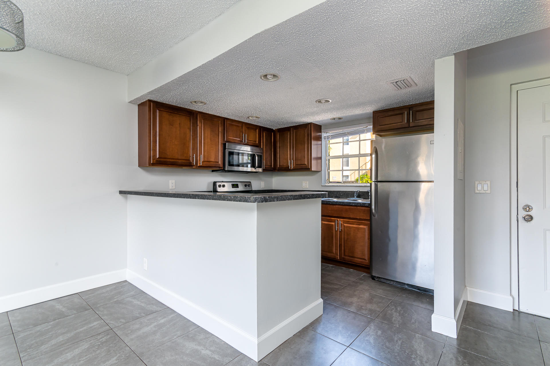 6299 La Costa Drive, Unit B Boca Raton, FL 33433 - Photo 6 of 25 photo-5