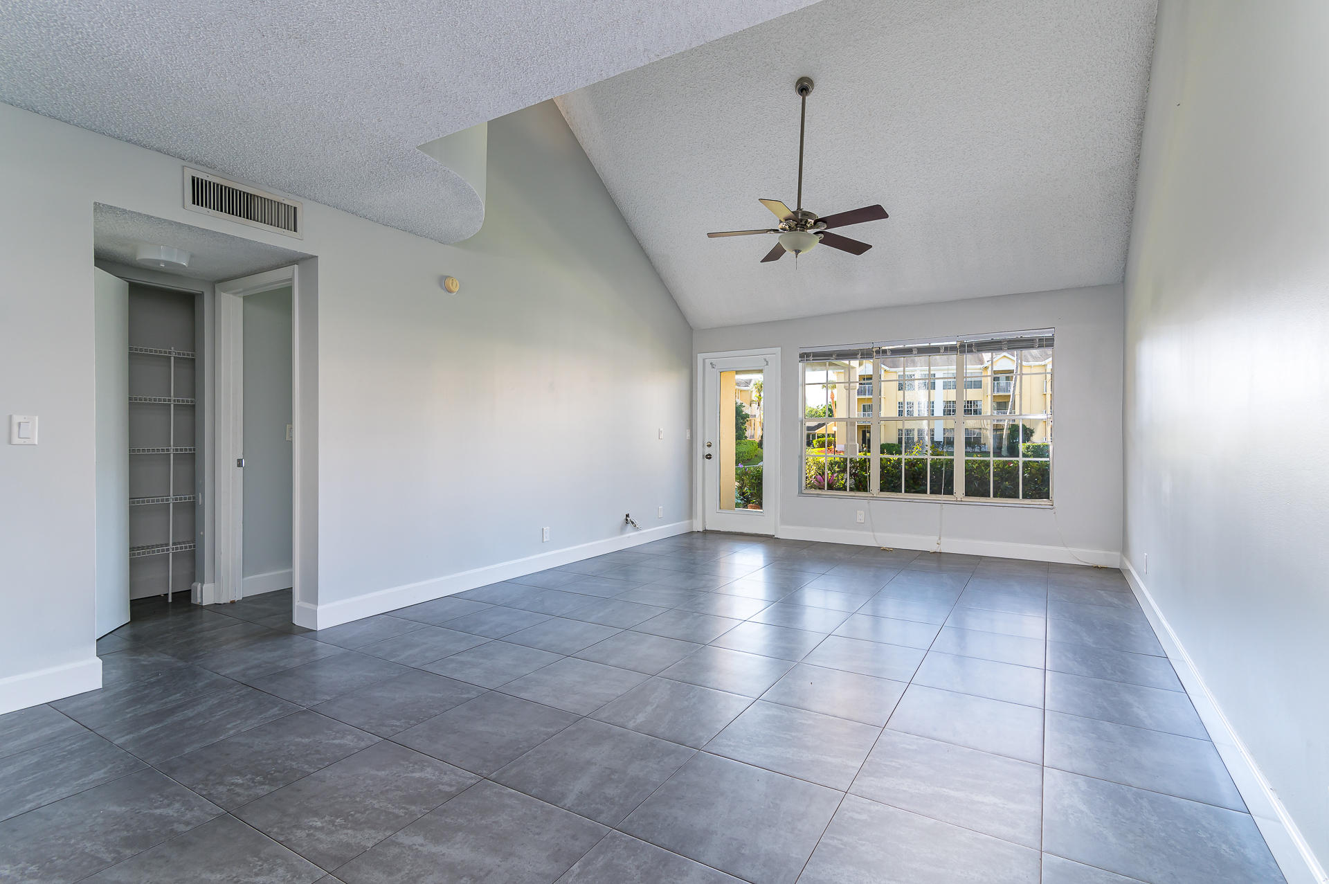 6299 La Costa Drive, Unit B Boca Raton, FL 33433 - Photo 9 of 25 photo-2