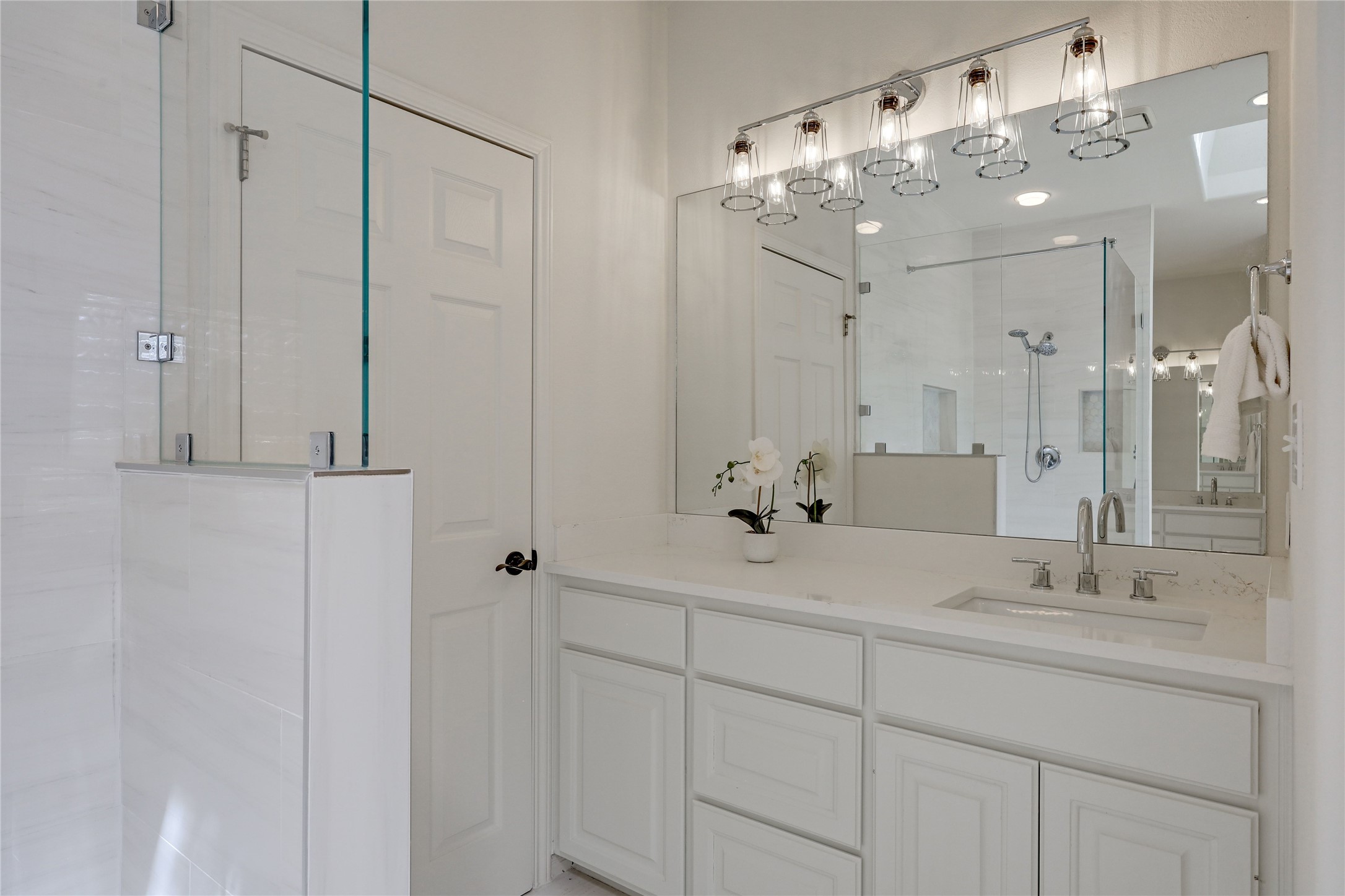 21604 Arrowhead Point Lago Vista, TX 78645 - Photo 25 of 40 Primary bath newly remodeled in 2024