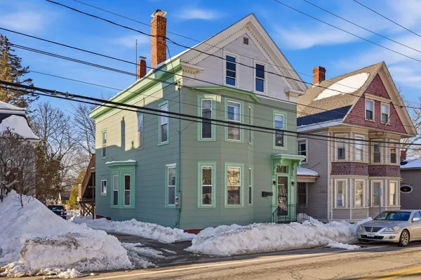 $2,000 | 514 Middle Street, Unit 2, Portsmouth, NH 03801