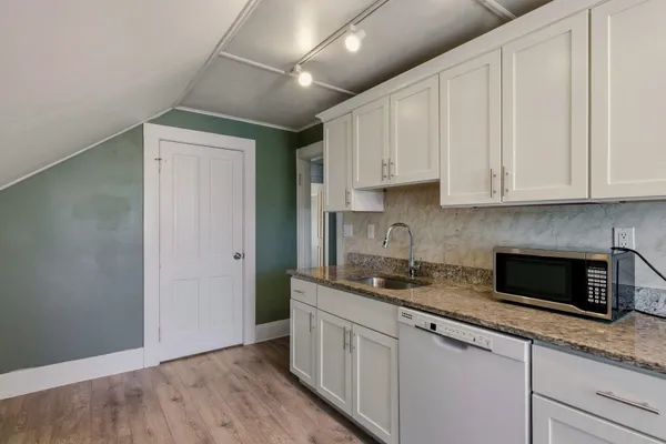 $2,000 | 514 Middle Street, Unit 2, Portsmouth, NH 03801