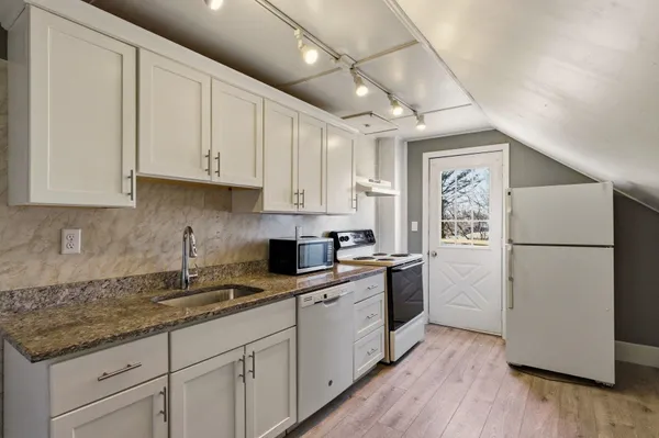 $2,000 | 514 Middle Street, Unit 2, Portsmouth, NH 03801