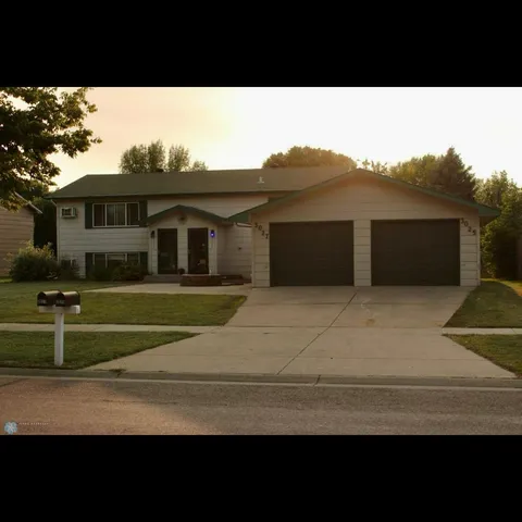 $350,000 | 3025 18th Street South, Fargo, ND 58103