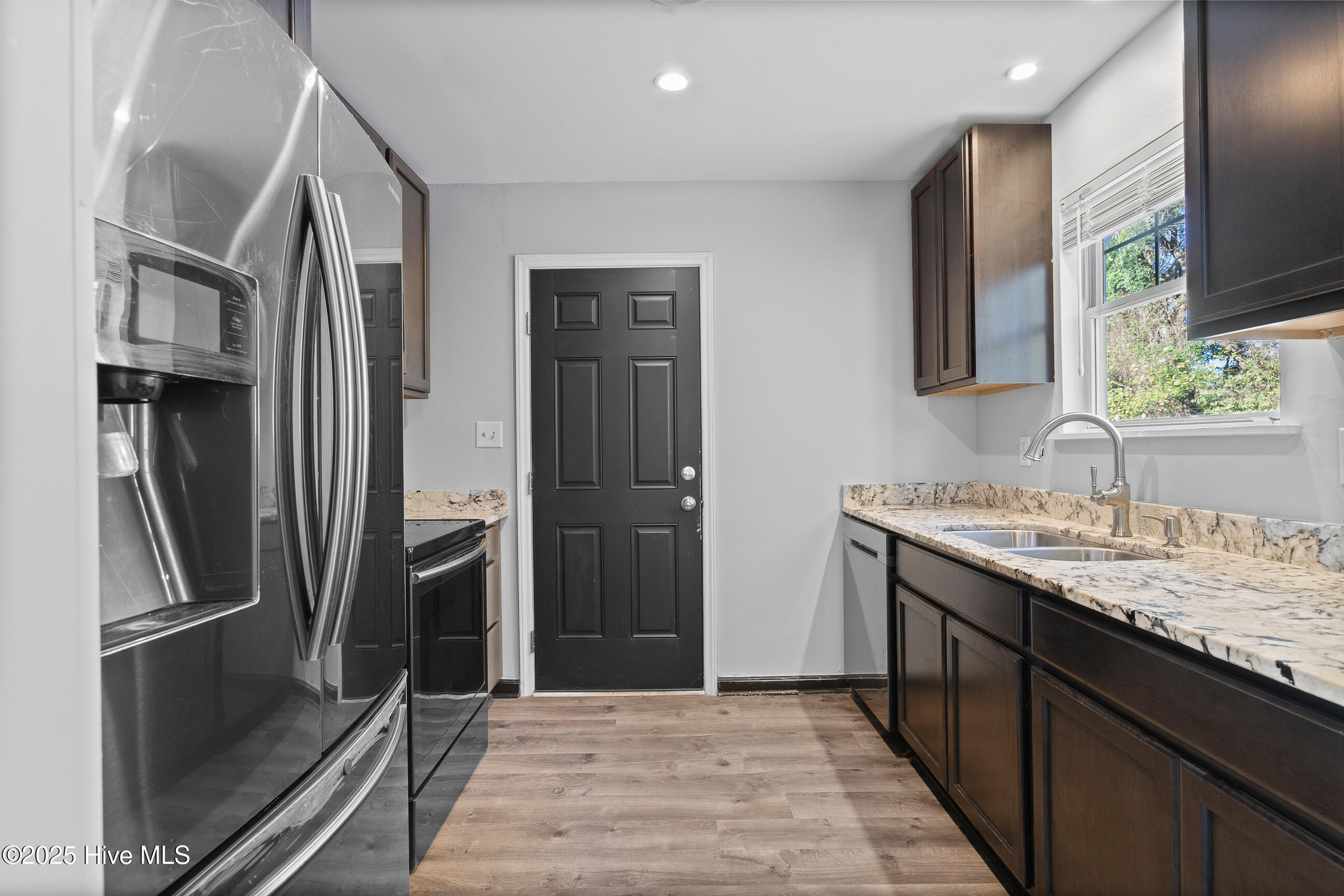 102 Winter Road Jacksonville, NC 28540 - Photo 9 of 25 10