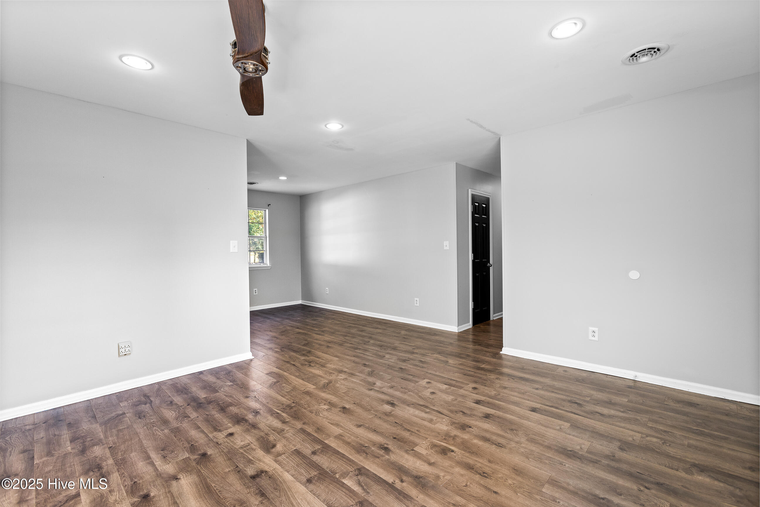 102 Winter Road Jacksonville, NC 28540 - Photo 6 of 25 07