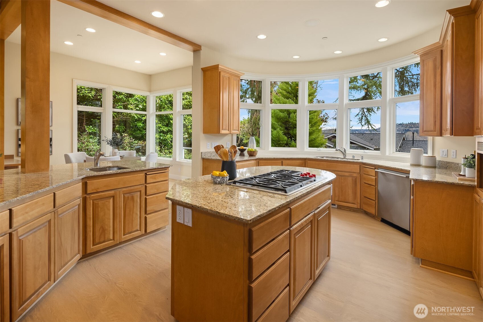 4419 Ferncroft Road Mercer Island, WA 98040 - Photo 15 of 38