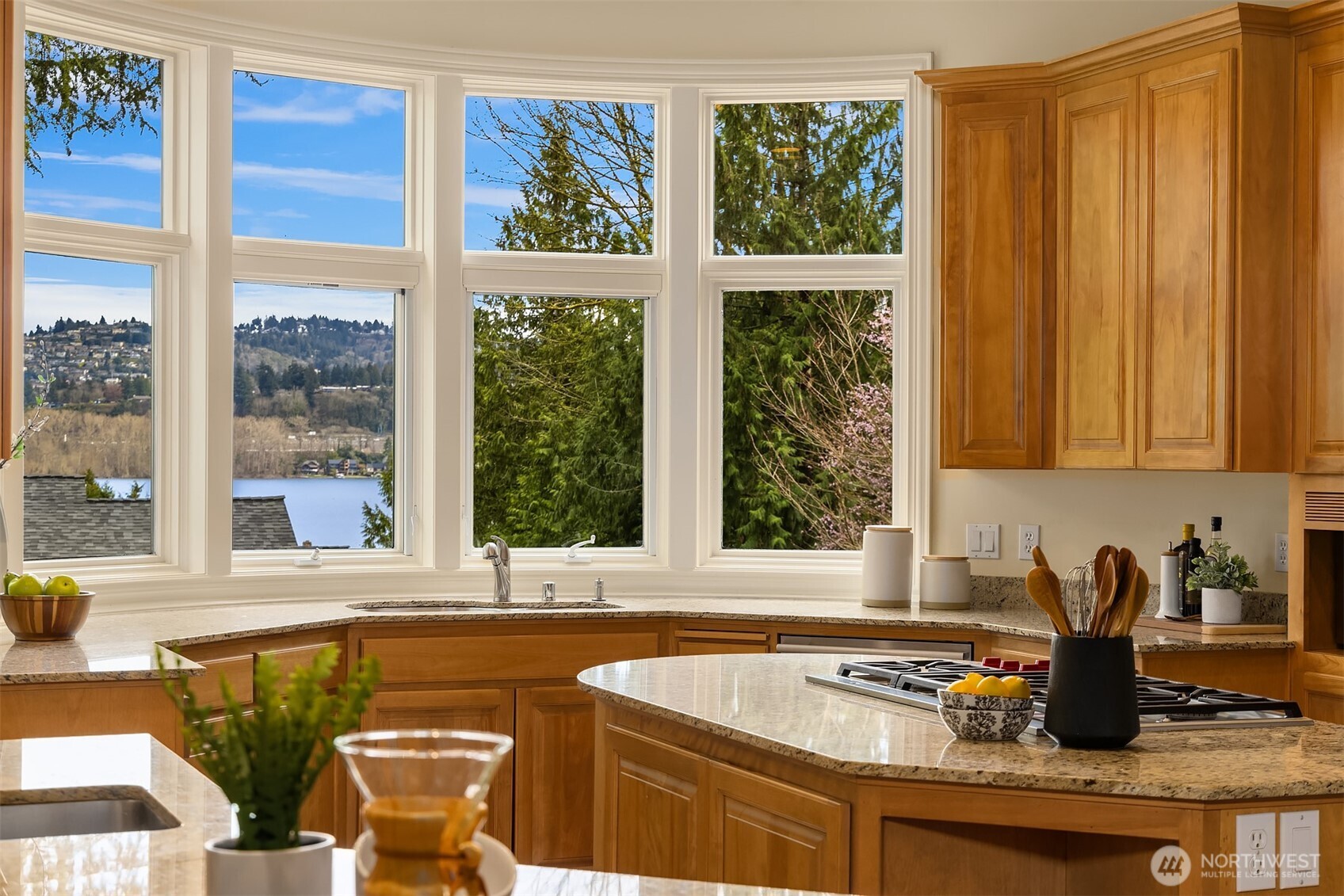 4419 Ferncroft Road Mercer Island, WA 98040 - Photo 16 of 38