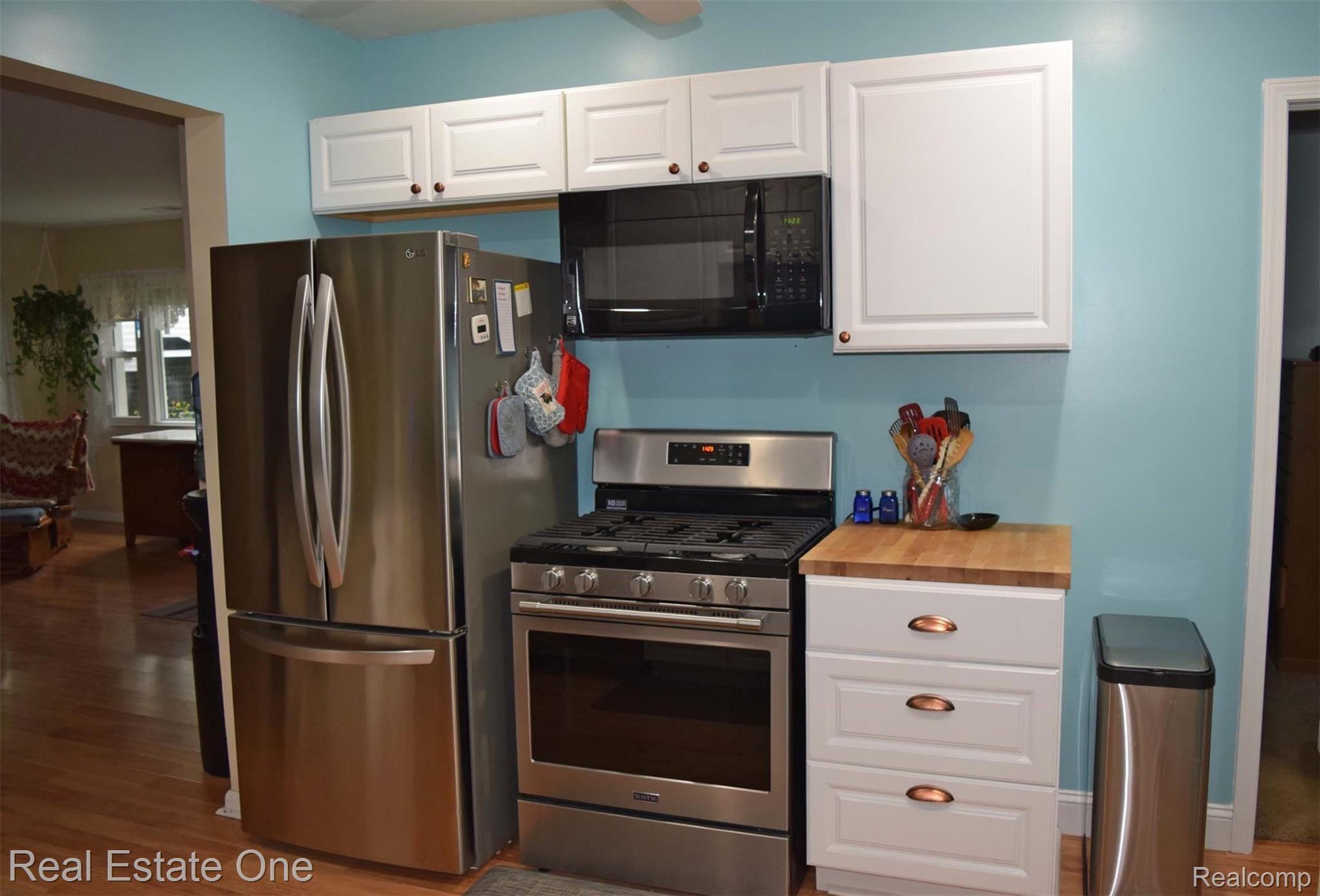 516 Woodruff Lake Road Highland, MI 48357 - Photo 8 of 34 kit5.jpg