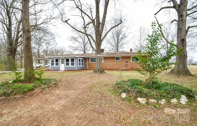 a house view with a outdoor space