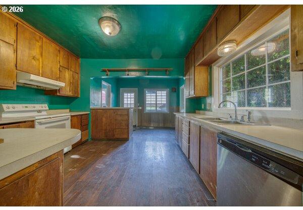1090 Fir Avenue Reedsport, OR 97467 - Photo 8 of 40 Kitchen
