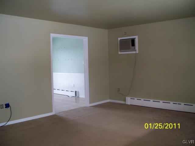 930 Old Carriage Road Northampton, PA 18067 - Photo 3 of 13 Gallery Image 3