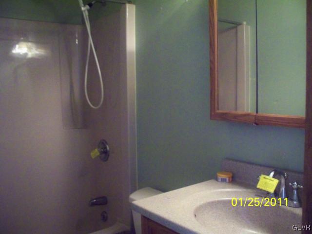 930 Old Carriage Road Northampton, PA 18067 - Photo 5 of 13 Gallery Image 5