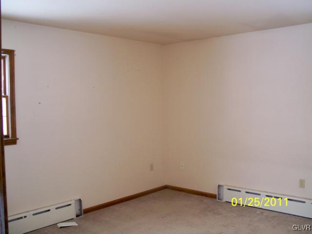 930 Old Carriage Road Northampton, PA 18067 - Photo 8 of 13 Gallery Image 8