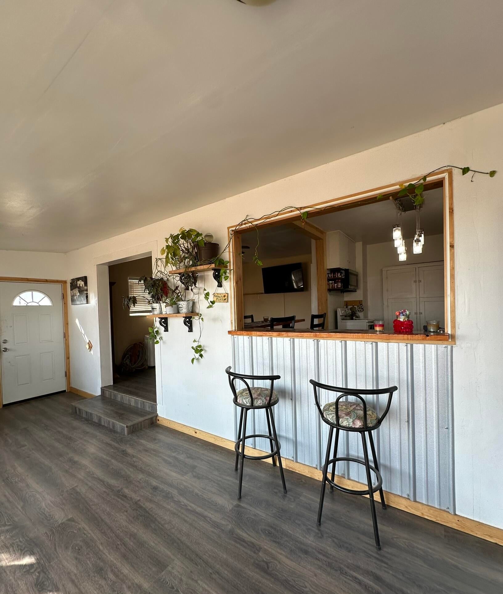 31 3rd Street Metolius, OR 97741 - Photo 8 of 47 breakfast bar