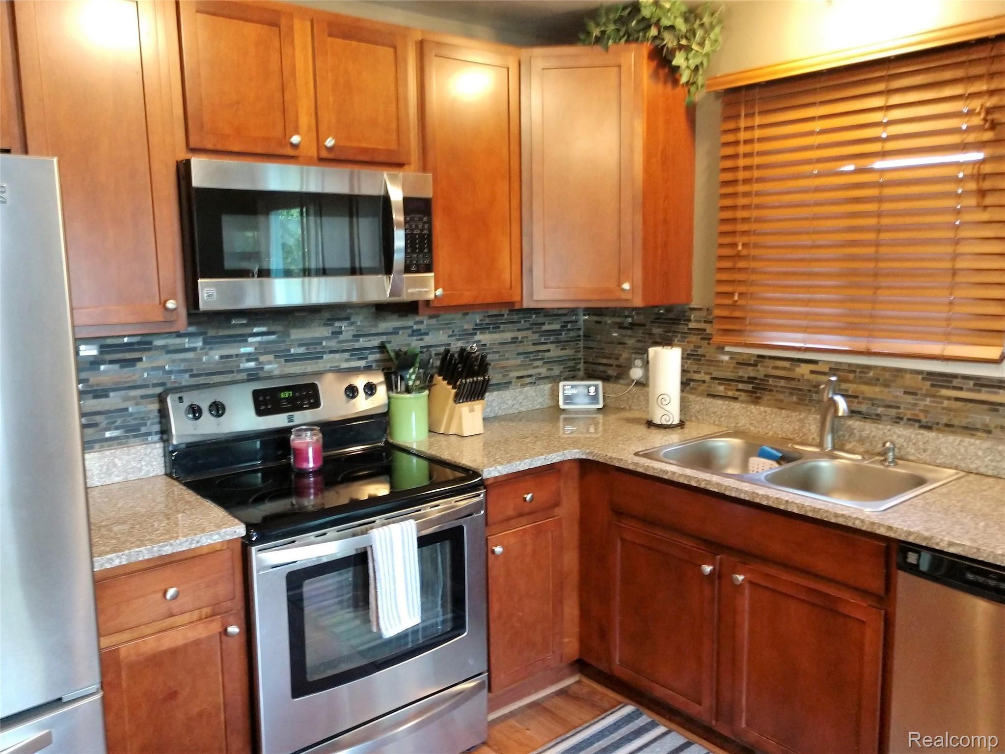 4676 Siebert Road Waterford, MI 48328 - Photo 2 of 66 66297284_327323104843046_1774678137360089088_n.jpg