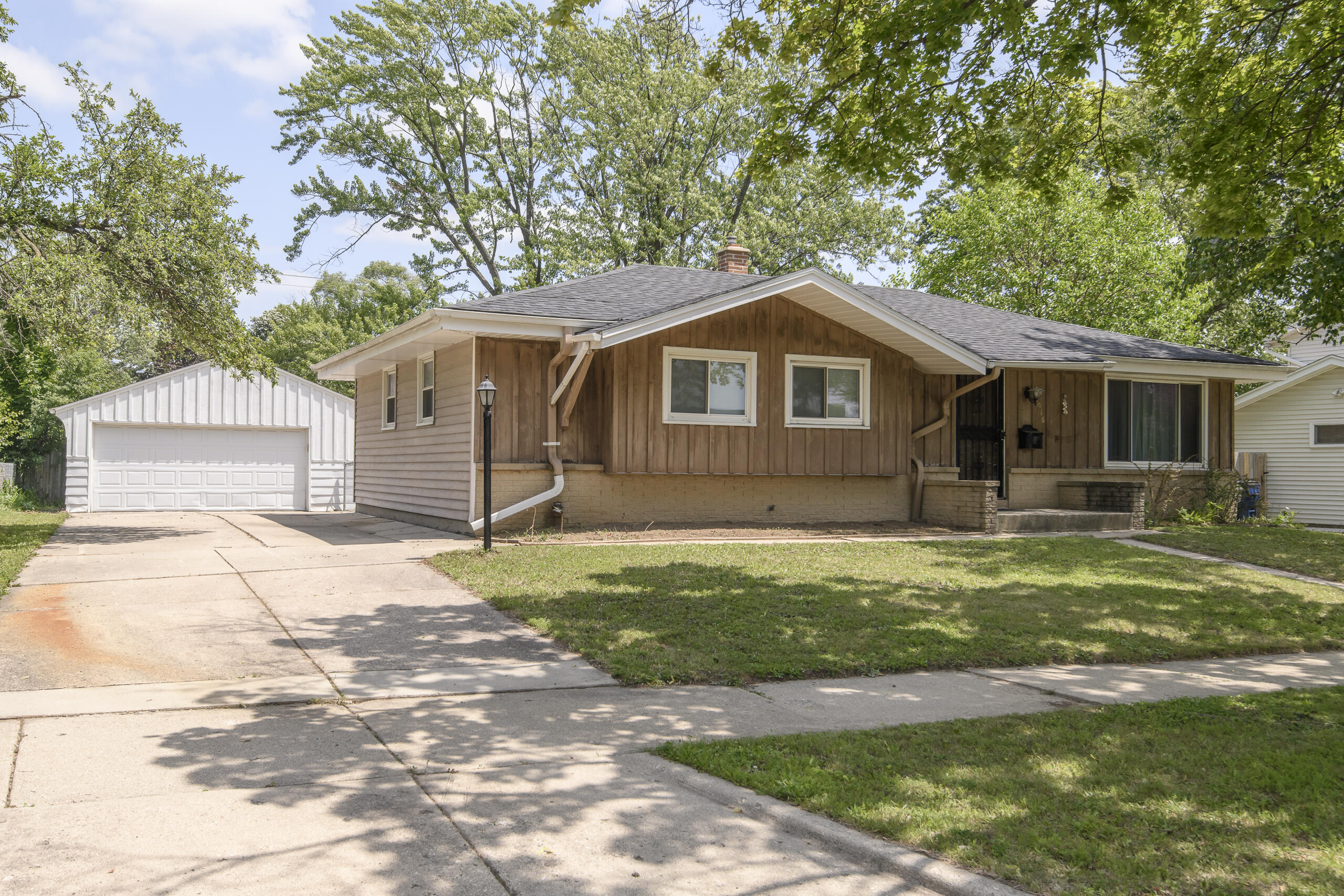 7016 North 86th Street Milwaukee, WI 53224 - Photo 1 of 40 Front