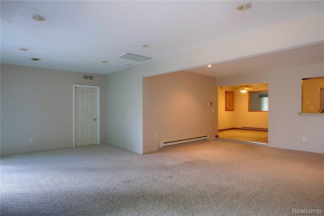 52126 Romeo Plank Road Macomb, MI 48042 - Photo 10 of 30 EXTENDED FAMILY ROOM