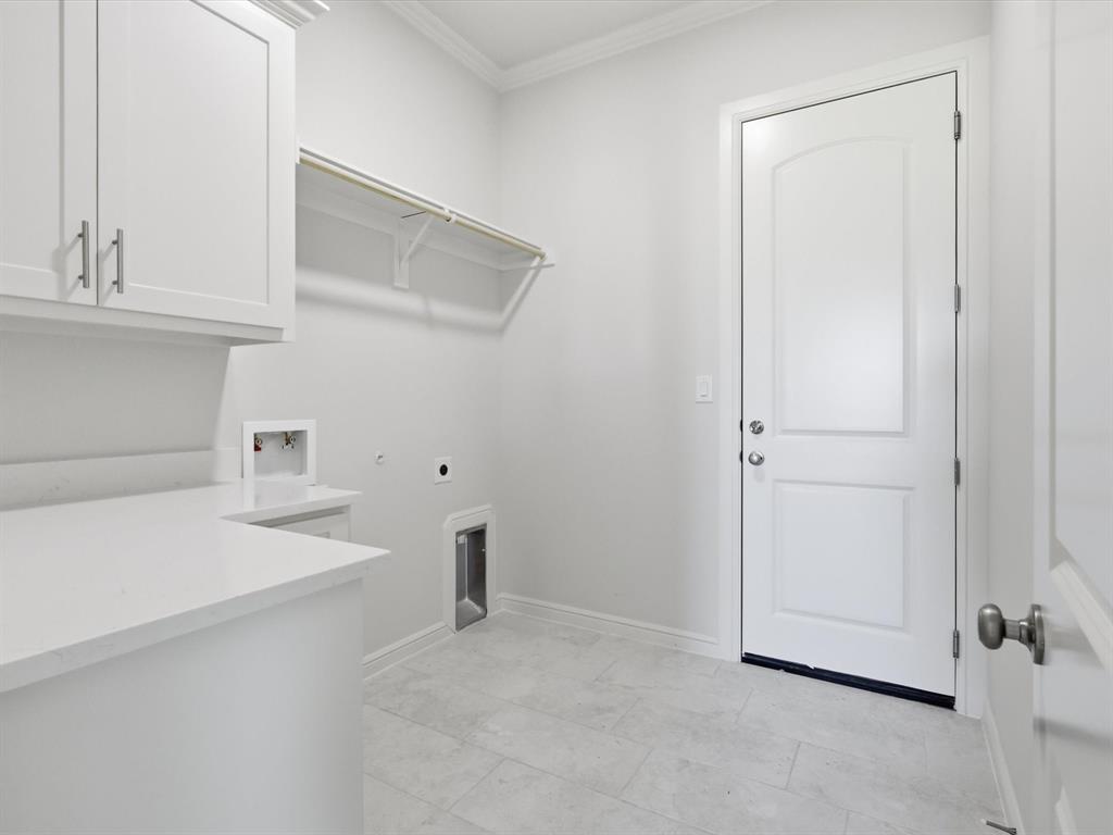 3152 Infinity Drive Weatherford, TX 76087 - Photo 36 of 40 a bathroom with a sink and a mirror