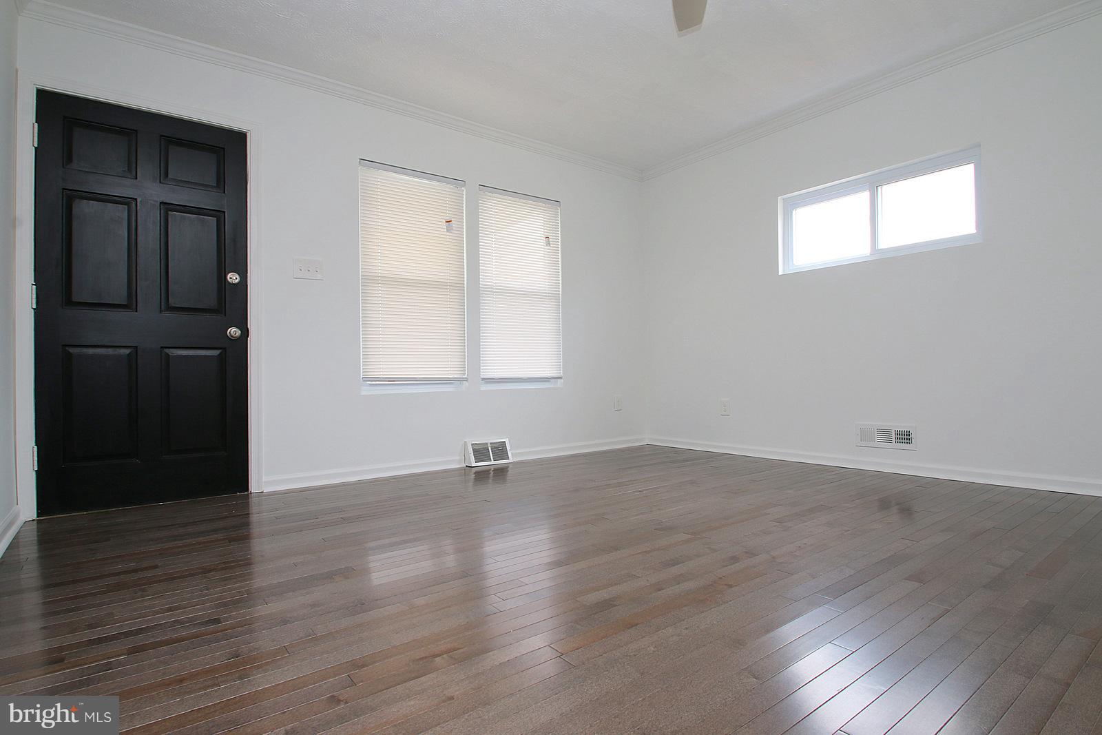 8079 Wallace Road Dundalk, MD 21222 - Photo 4 of 30 Living Room