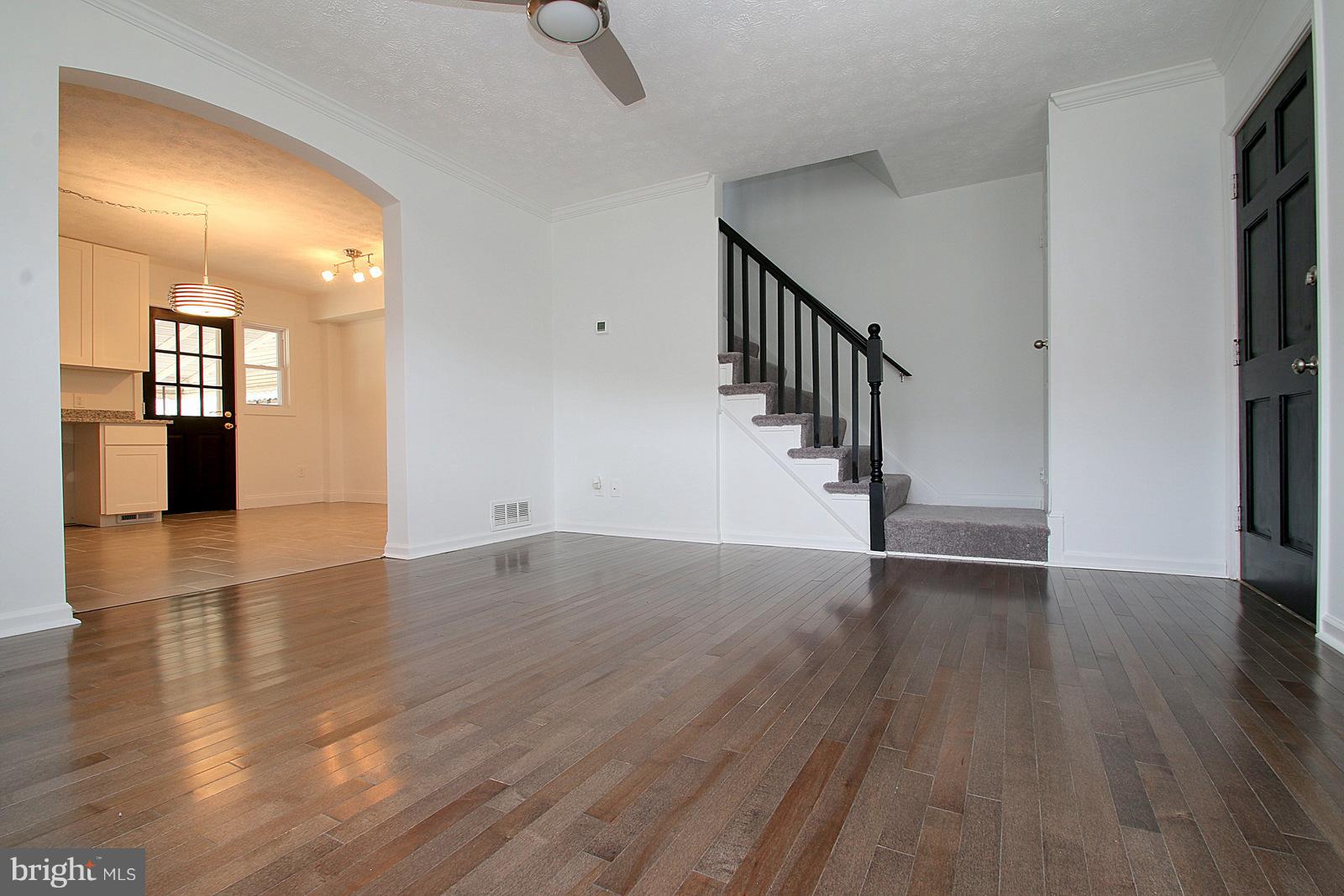 8079 Wallace Road Dundalk, MD 21222 - Photo 5 of 30 Living Room