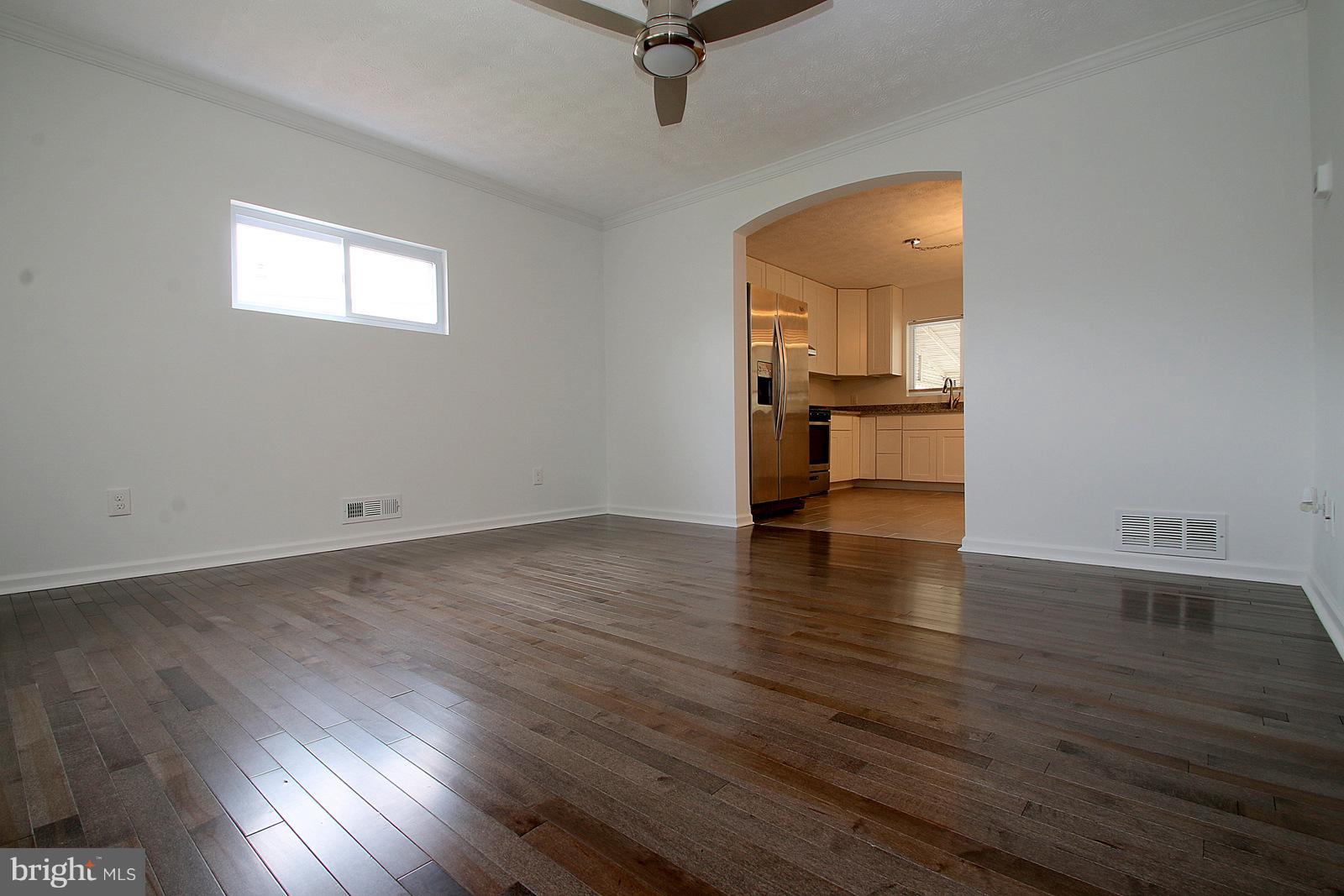 8079 Wallace Road Dundalk, MD 21222 - Photo 10 of 30 Living Room