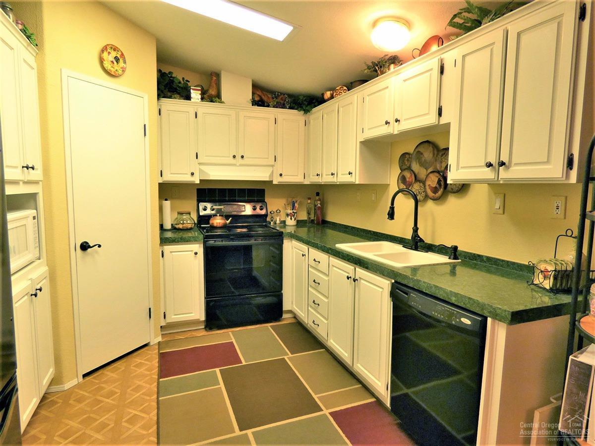19176 Baker Road Bend, OR 97702 - Photo 7 of 25 Gallery Image 7