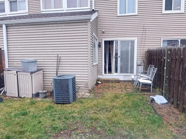 $270,000 | 728 Haddam Way, Hanover Park, IL 60133