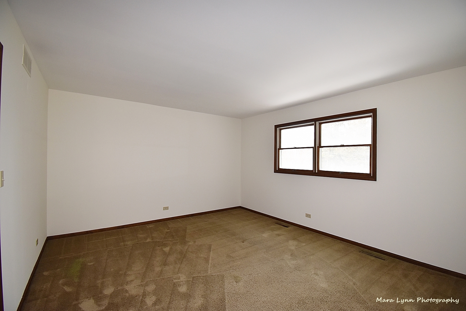 36W818 Oak Road St. Charles, IL 60175 - Photo 28 of 46 an empty room with a window