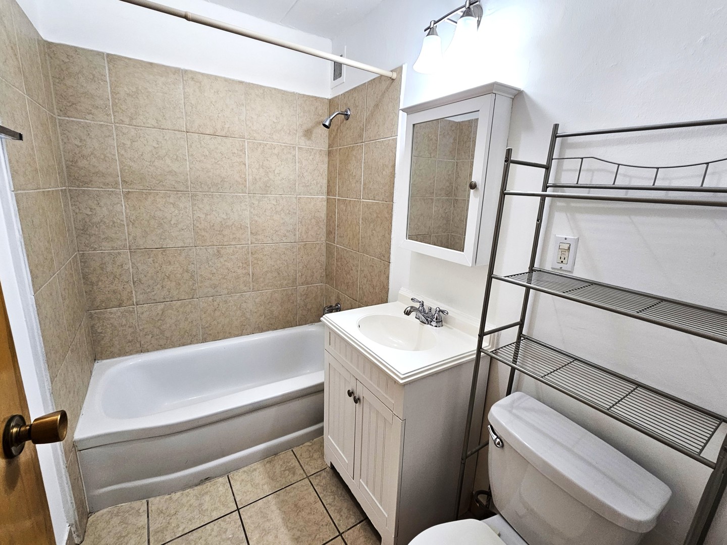 5906 North Sheridan Road, Unit 3D Chicago, IL 60660 - Photo 4 of 11