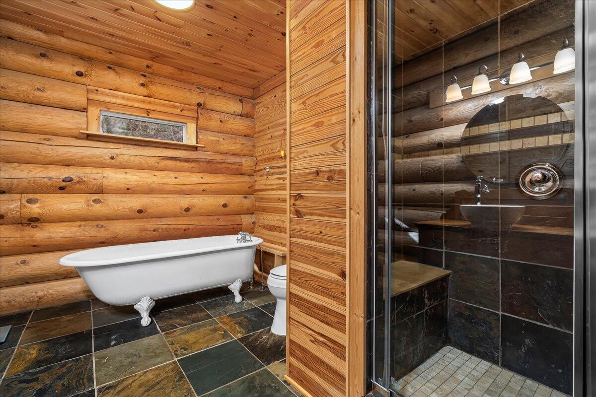 645 Right Fork Fixer Road Zoe, KY 41397 - Photo 20 of 47 Primary Bathroom
