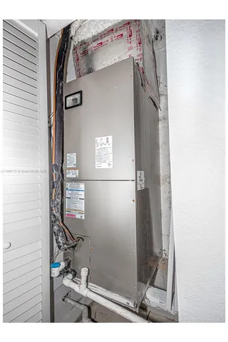 a picture of a bathroom