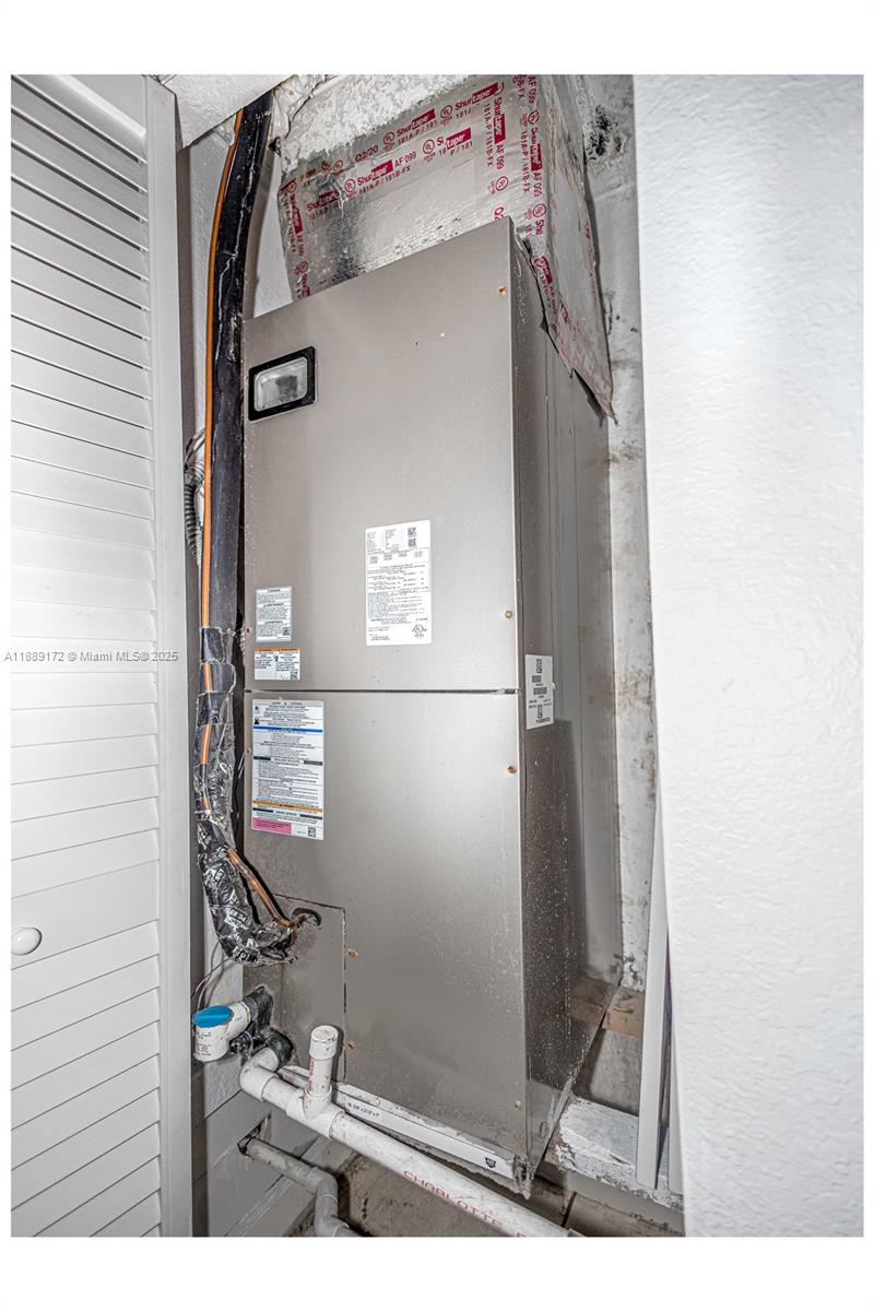 18272 Southwest 108th Path Miami, FL 33157 - Photo 18 of 27 a picture of a bathroom