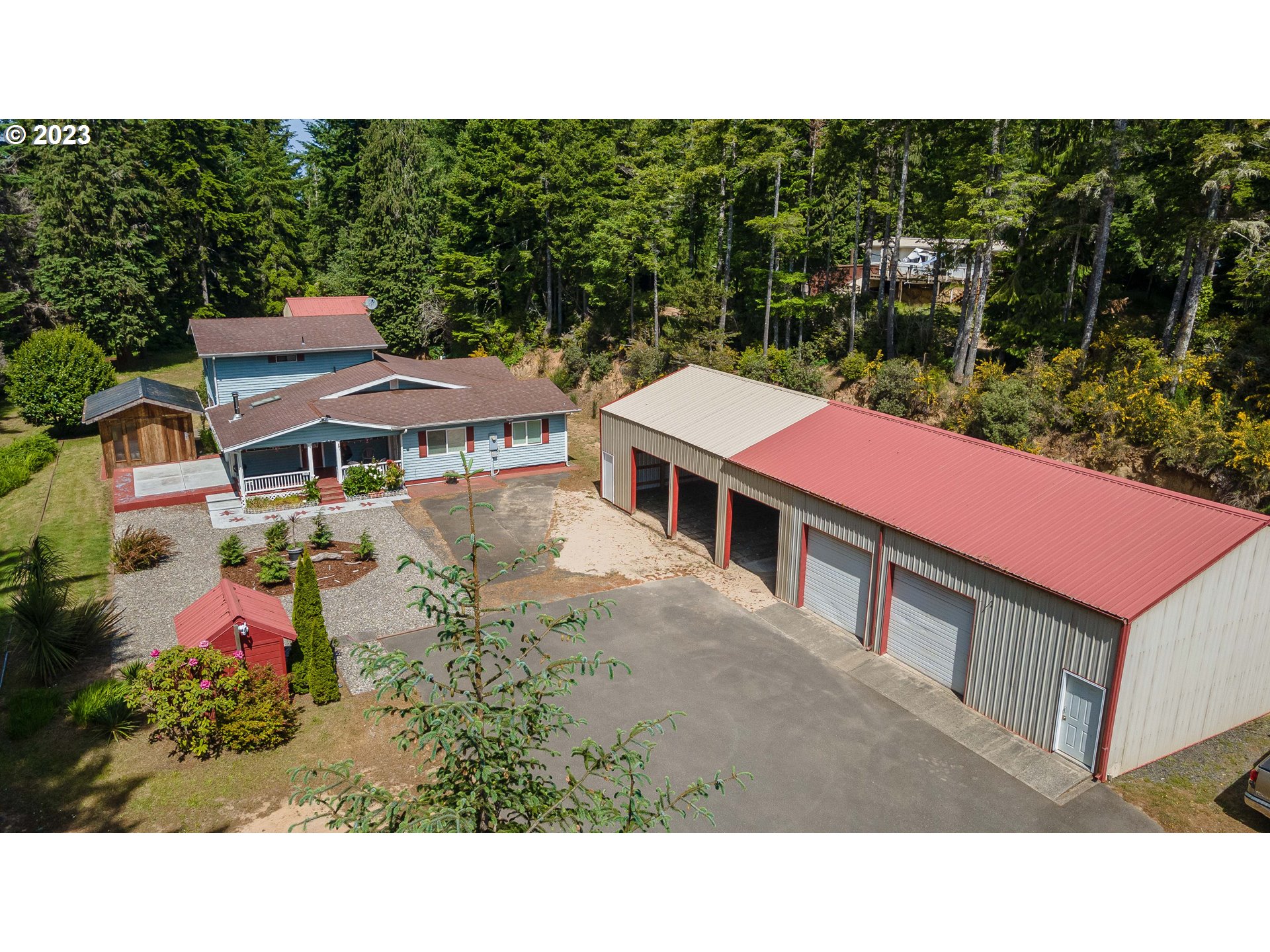 69722 Stage Road North Bend, OR 97459 - Photo 5 of 48 Driveway