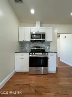 $3,950 | 193 Sound Beach Avenue, Unit 2N, Old Greenwich, CT 06870