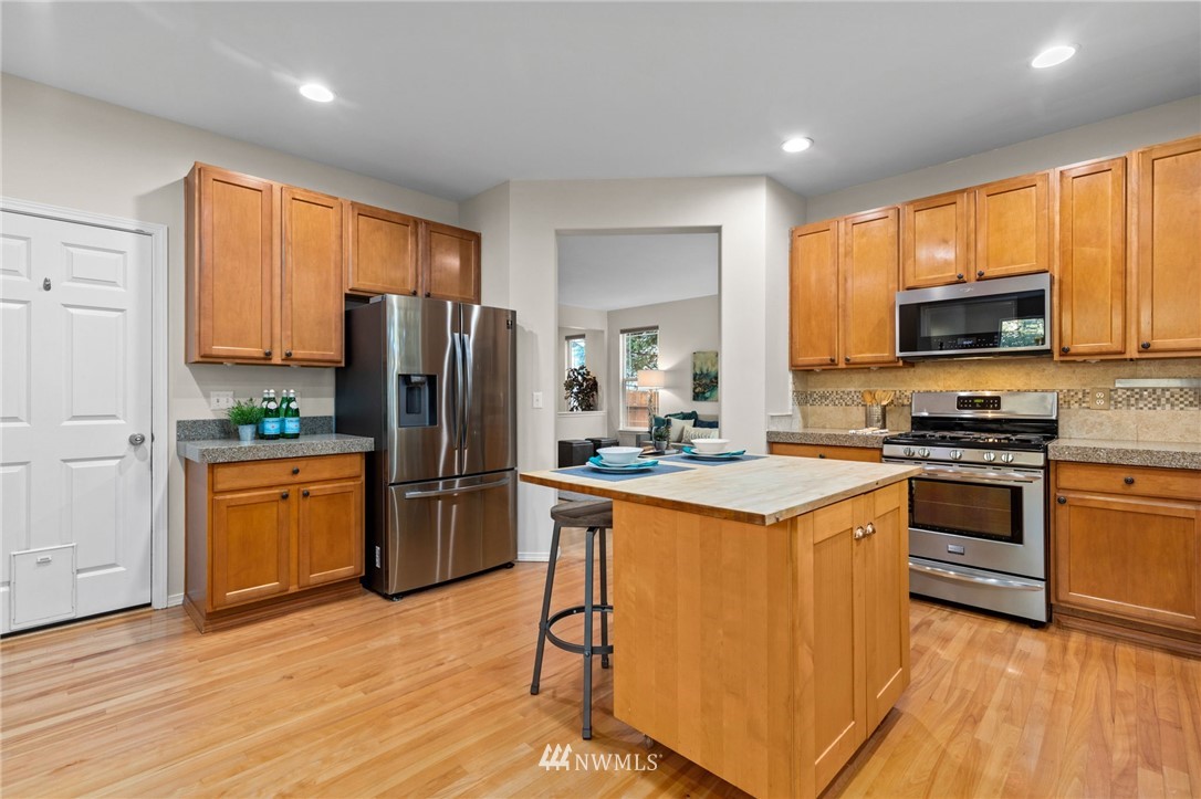 459 Field Place Northeast Renton, WA 98059 - Photo 7 of 40 a kitchen with a refrigerator stove and microwave