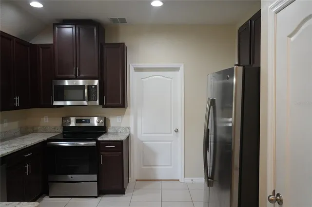 $2,300 | 2212 Lennox Dale Lane, Brandon, FL 33510