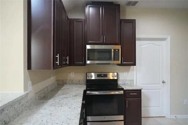 $2,300 | 2212 Lennox Dale Lane, Brandon, FL 33510