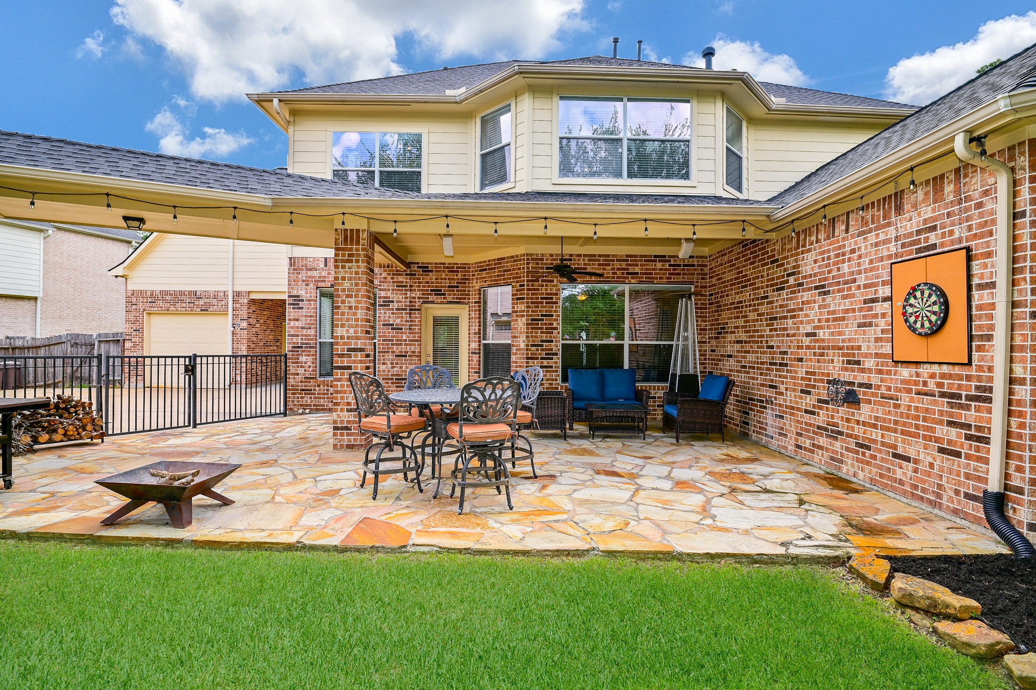 7218 Spring Run Lane Katy, TX 77494 - Photo 35 of 49 a patio with table and chairs and potted plants