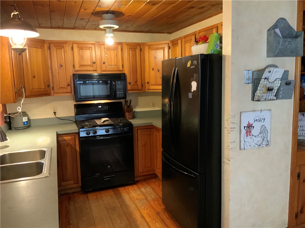 172 Fenner Hill Road Hopkinton, RI 02832 - Photo 8 of 11