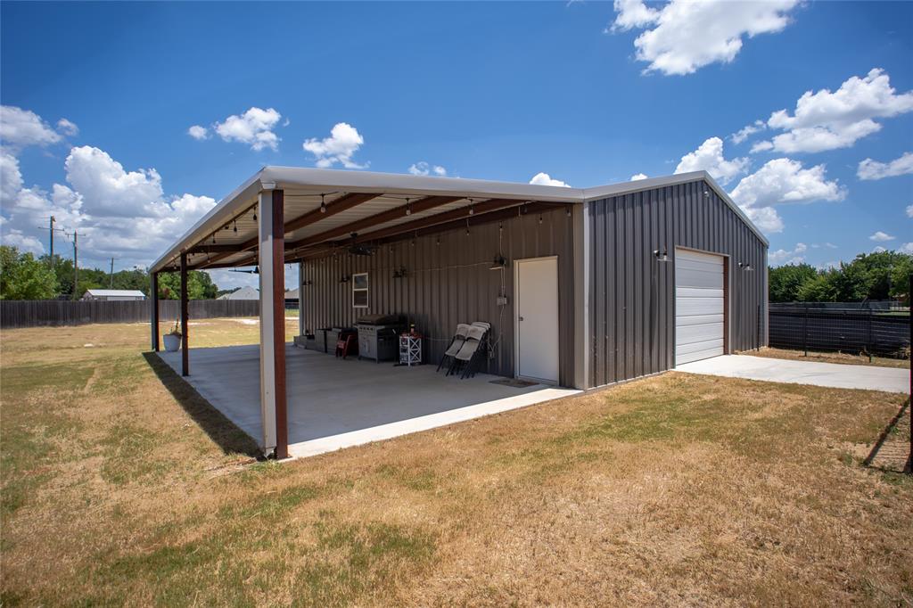 311 Dobbs Trail Springtown, TX 76082 - Photo 7 of 33
