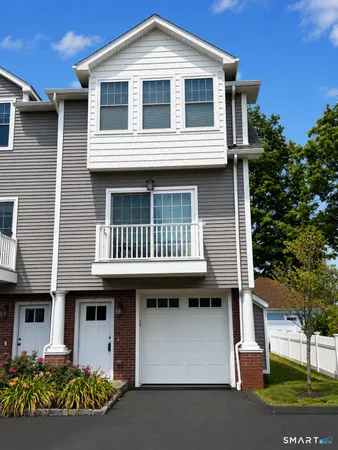 $4,000 | 25 Naubuc Avenue, Unit 5, Glastonbury, CT 06033