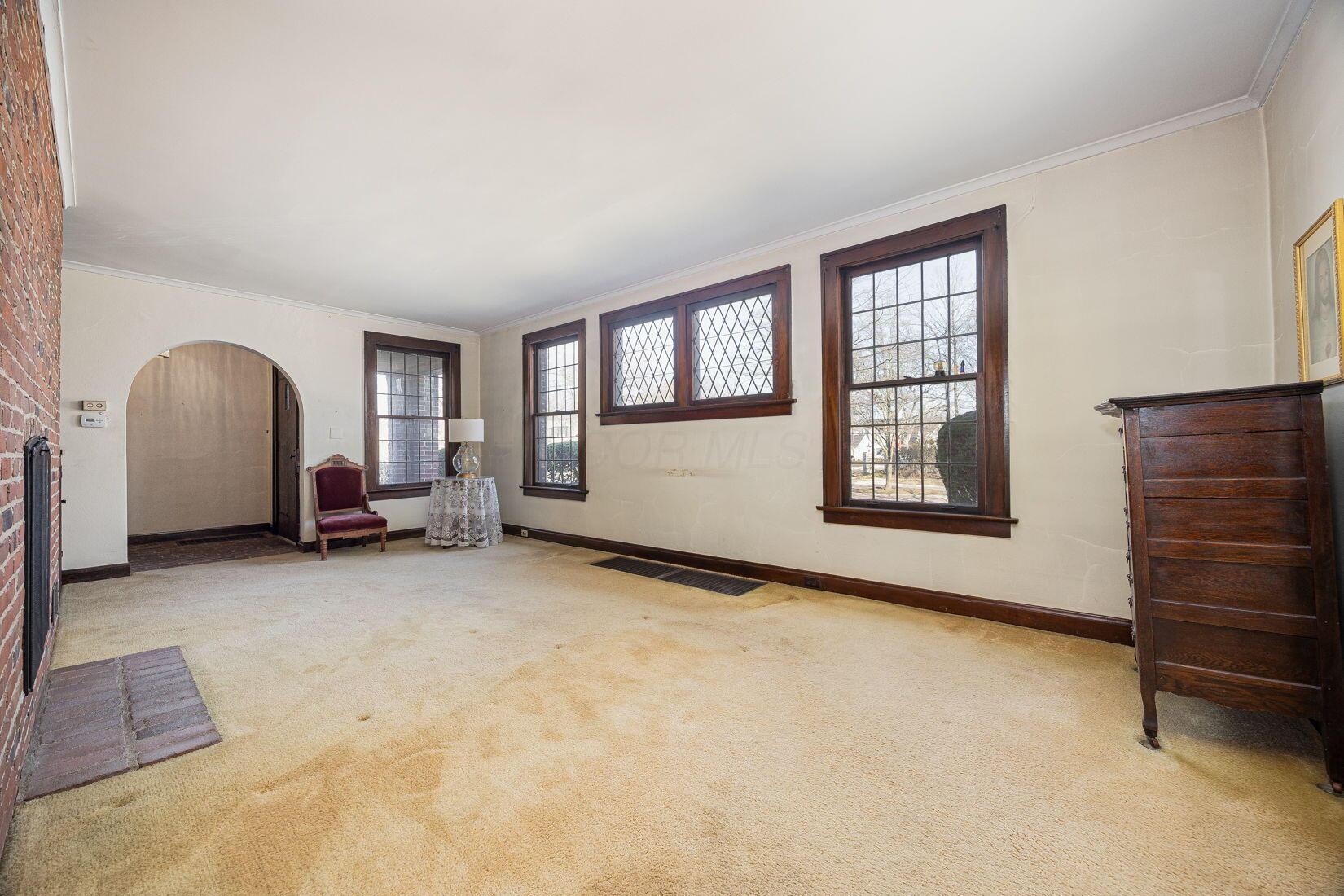 2619 Bexley Park Road Columbus, OH 43209 - Photo 6 of 39 Living Room