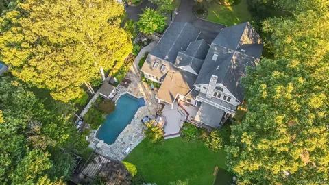 $1,599,990 | 84 McCulloch Drive, Dix Hills, NY 11746