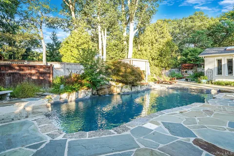 $1,599,990 | 84 McCulloch Drive, Dix Hills, NY 11746