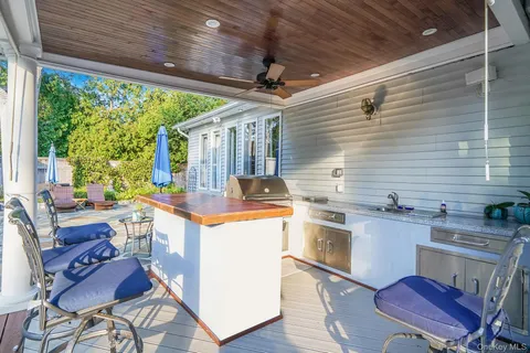 $1,599,990 | 84 McCulloch Drive, Dix Hills, NY 11746