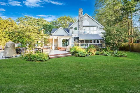 $1,599,990 | 84 McCulloch Drive, Dix Hills, NY 11746